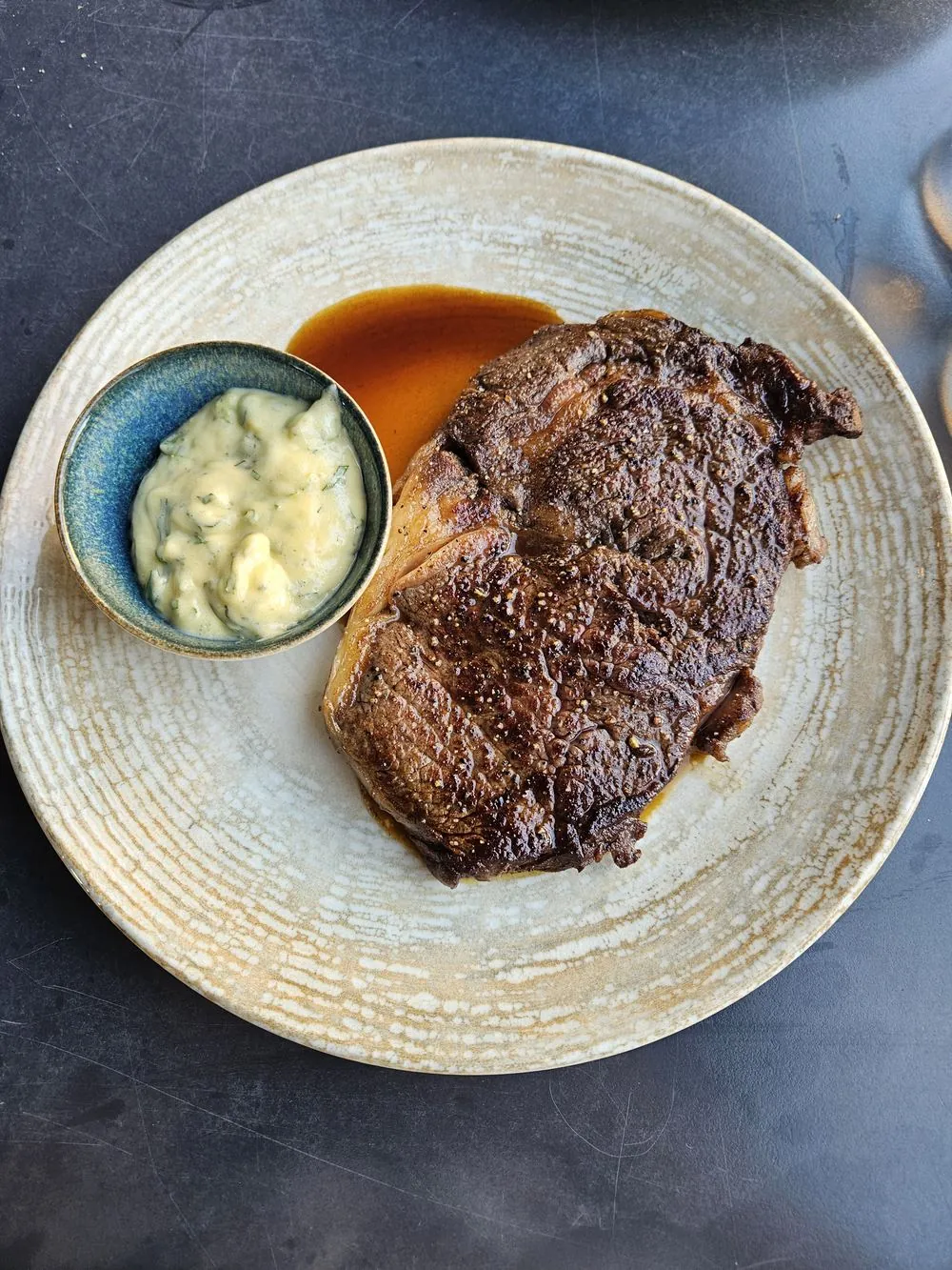 Grillad entrecôte med bearnaisesås, Brasserie Maison